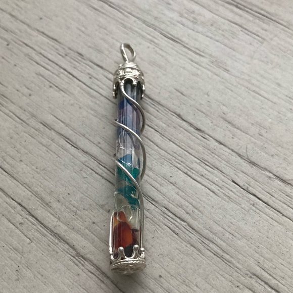 Long pendant holding stones - Picture 2 of 6